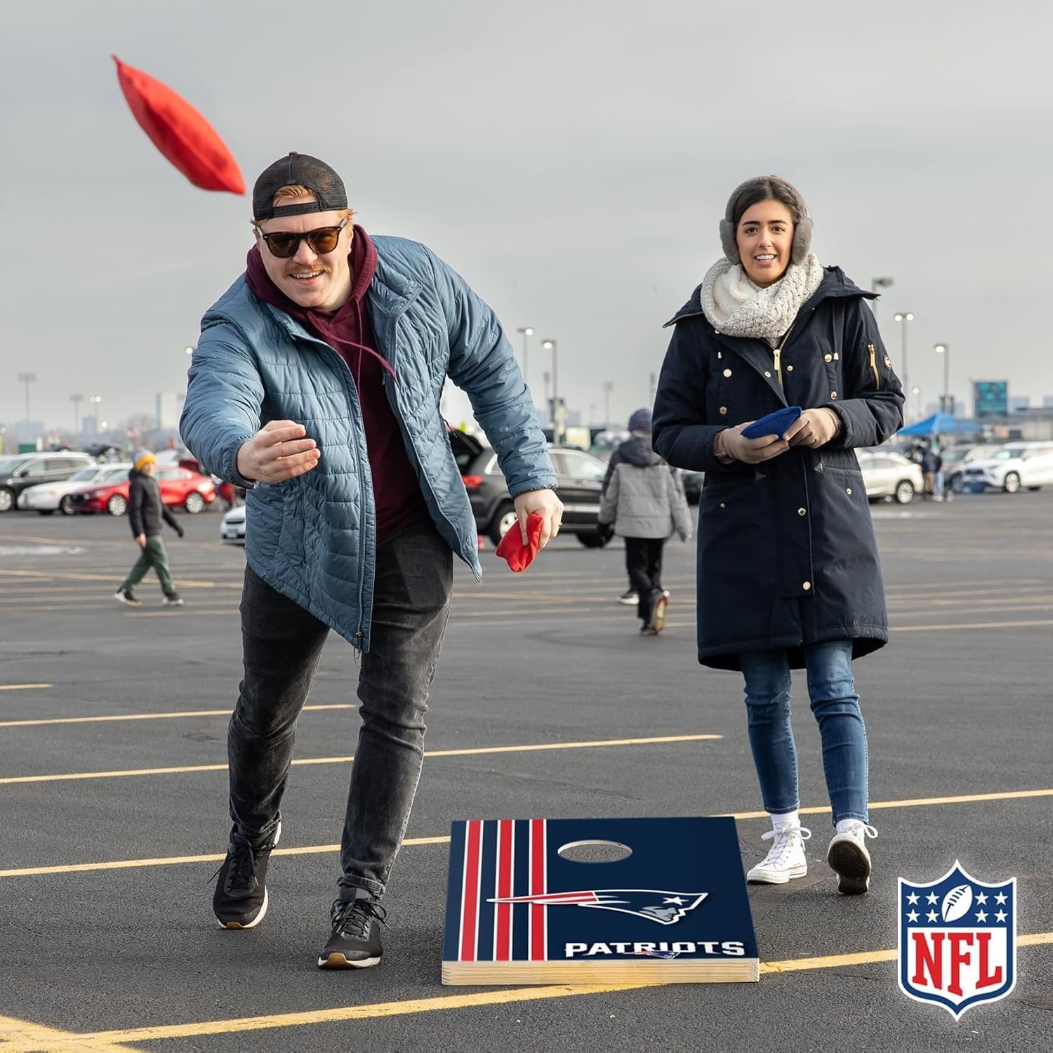 NFL 2′ x 3′ Solid Wood Cornhole Set with Direct Print HD Team Graphics – Great Gift for Any Football Fan  Bean Bag Toss Family Outdoor Games(New England Patriots)