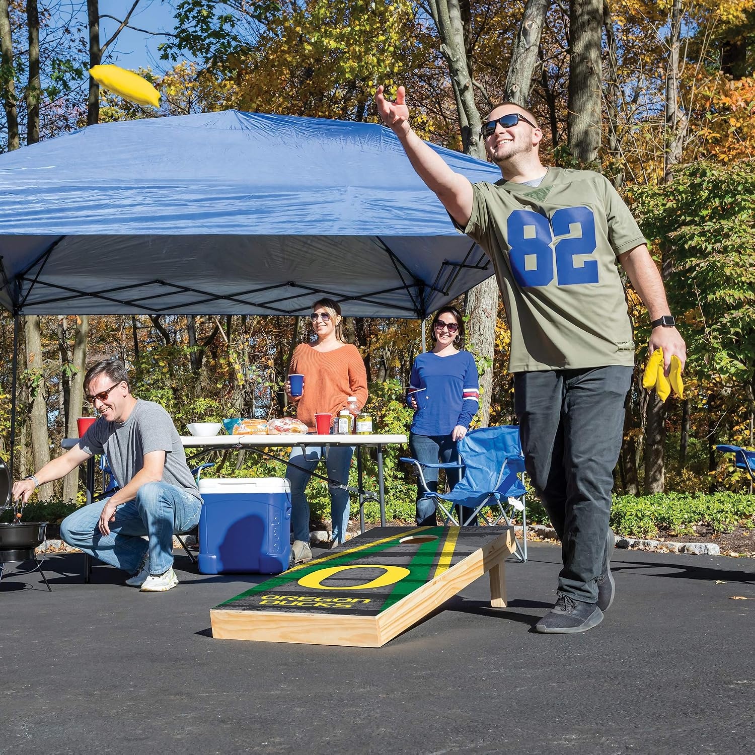 NCAA College 2′ x 4′ Wood Direct Print Tournament Cornhole Set by Wild Sports, 8 Bean Bags, Vintage Triange Design – Tailgate, Outdoor, Backyard(Oregon Ducks)